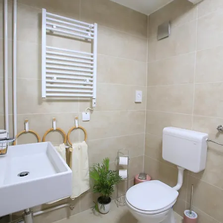 Bamboo Oasis With Terrace In The Garden And Free Parking, Rijeka