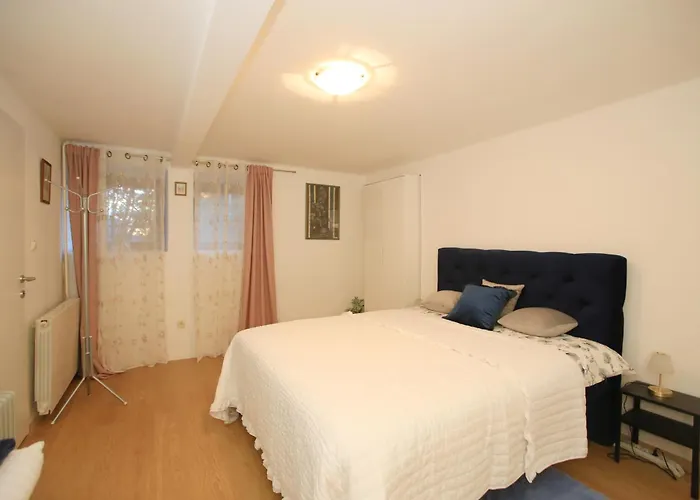 Bamboo Oasis With Terrace In The Garden And Free Parking, Apartament *