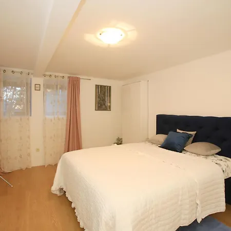 Bamboo Oasis With Terrace In The Garden And Free Parking, דירה *