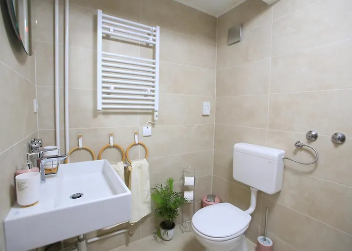 Bamboo Oasis With Terrace In The Garden And Free Parking, Rijeka